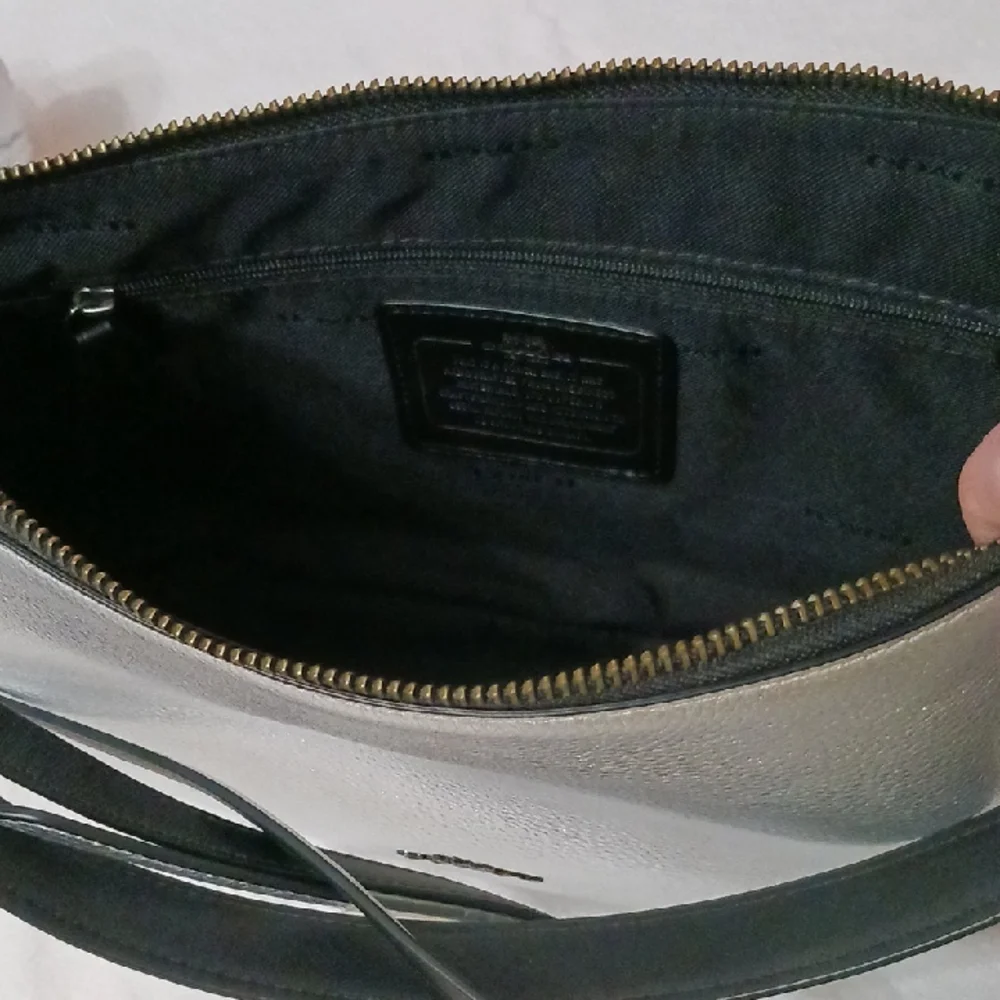 Coach - Picture 5 of 5